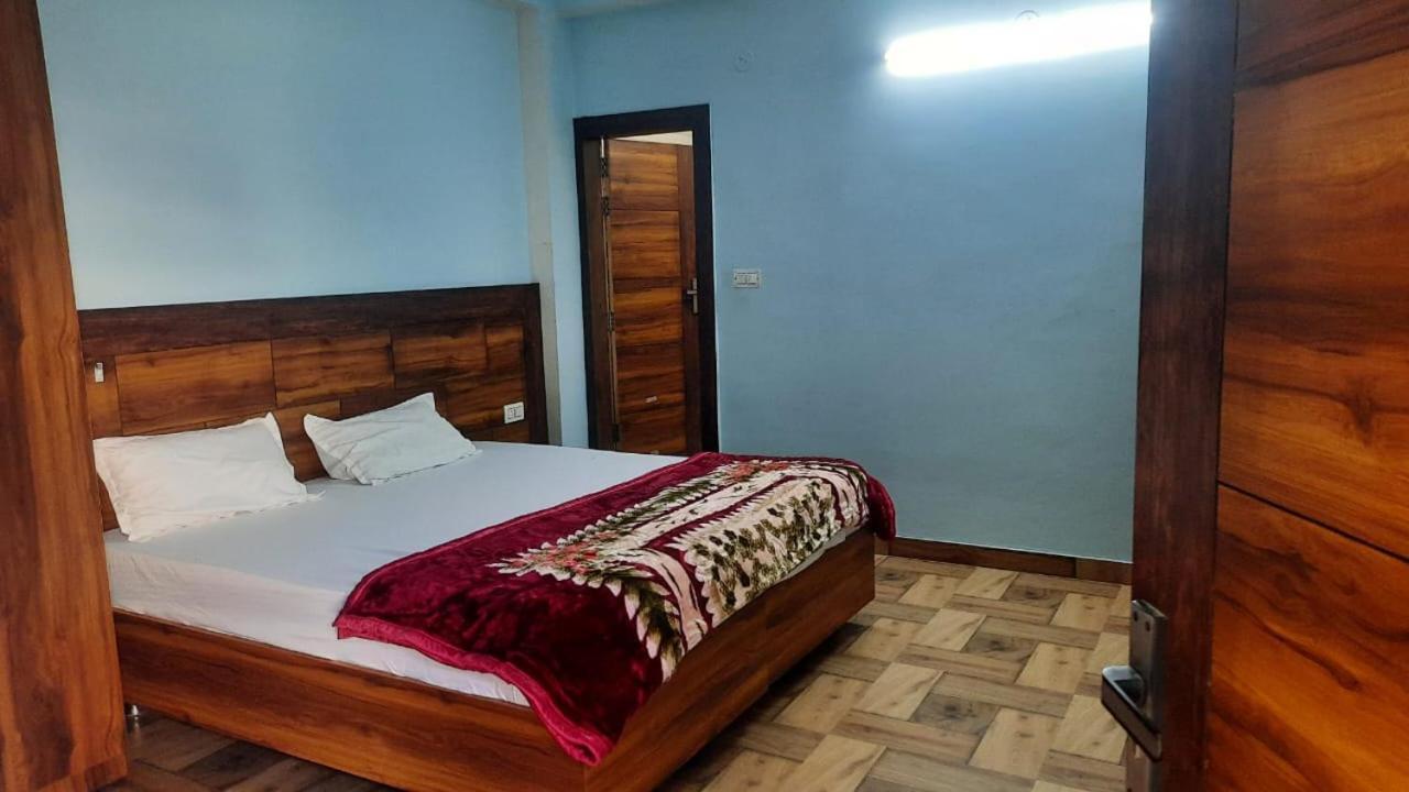 Crescent Moon Homestay Rishīkesh 外观 照片