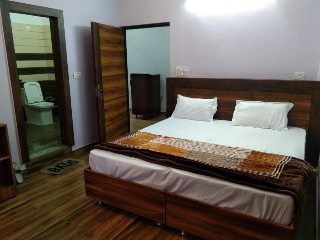 Crescent Moon Homestay Rishīkesh 外观 照片