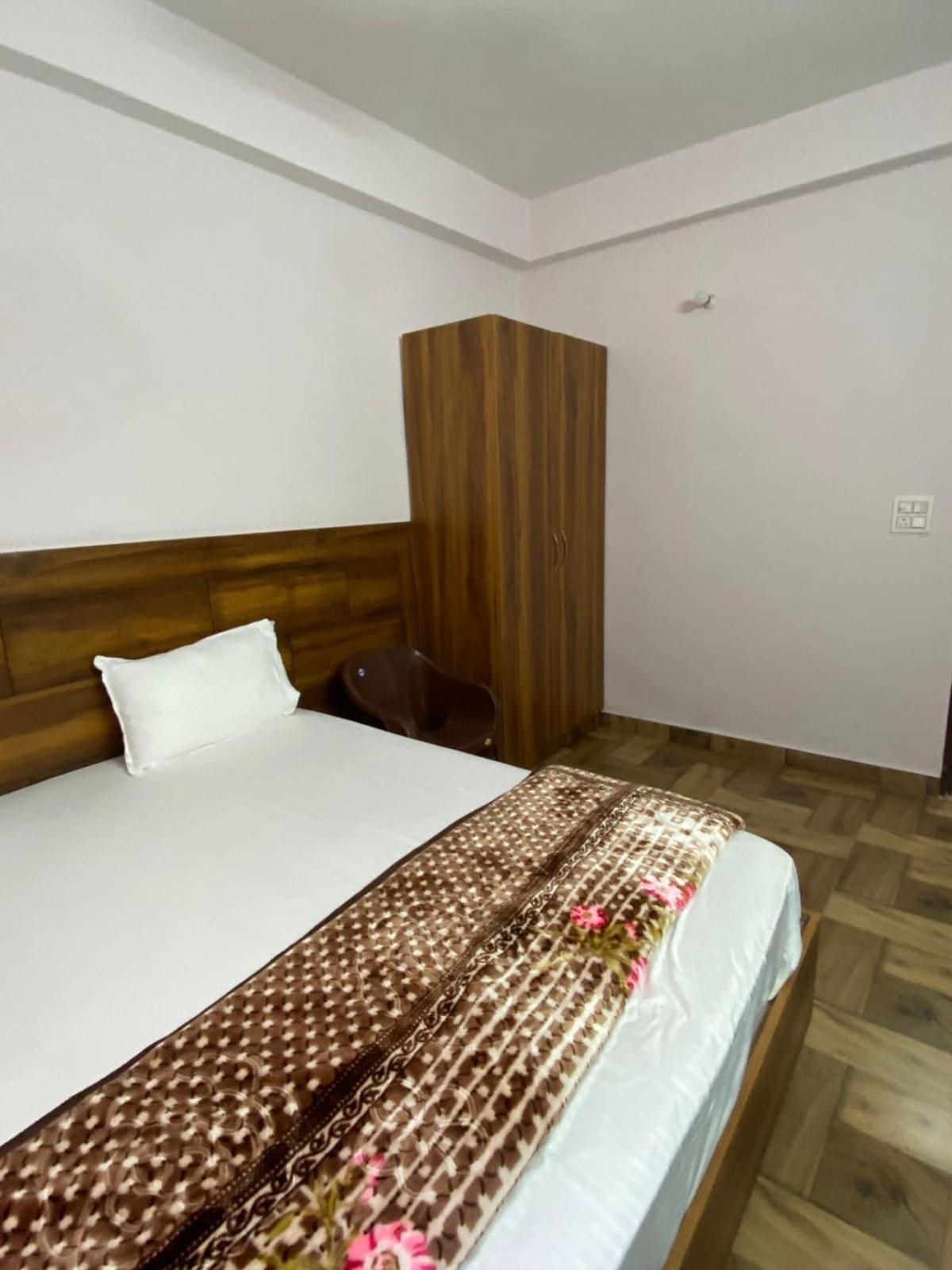 Crescent Moon Homestay Rishīkesh 外观 照片