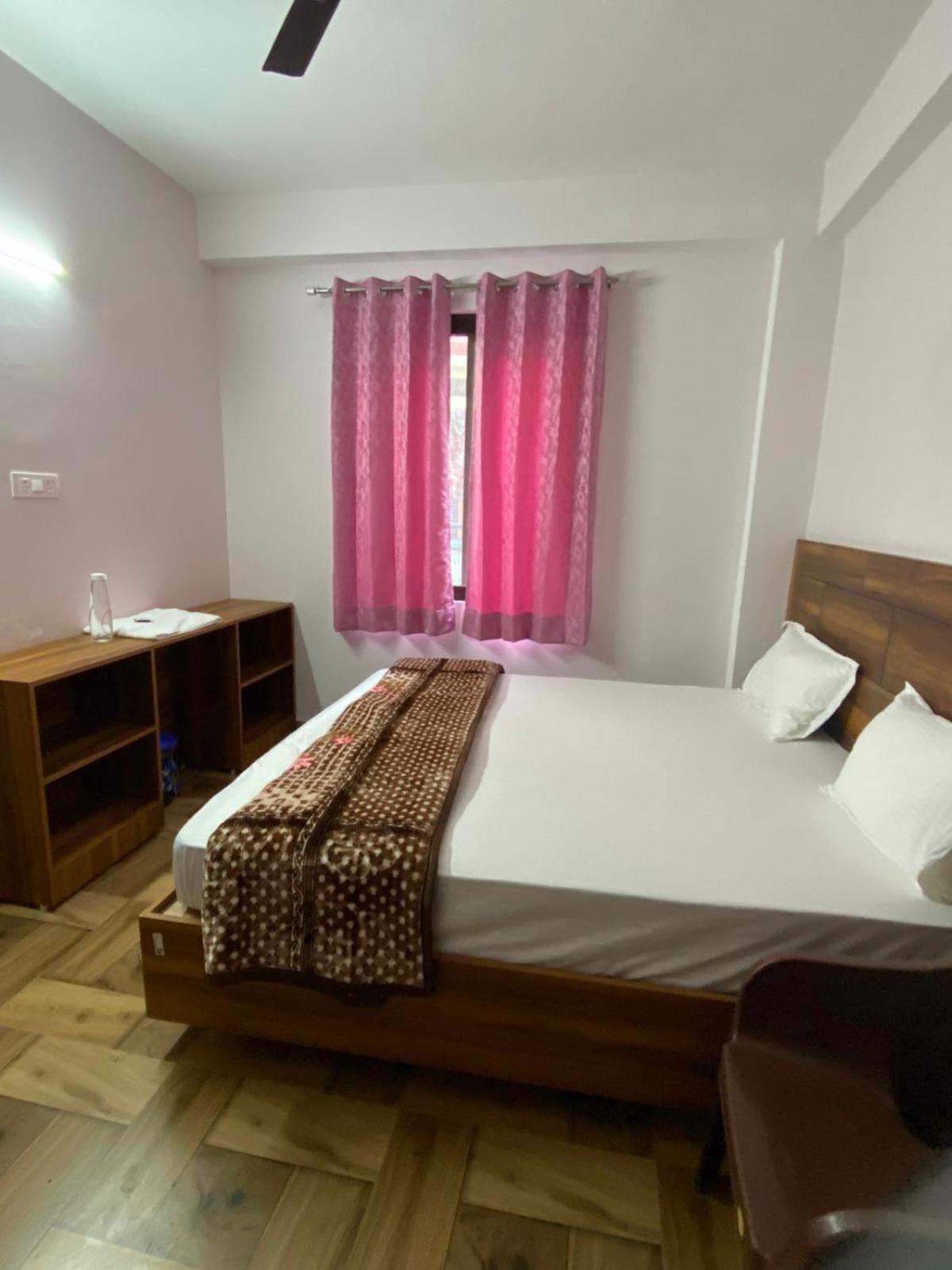 Crescent Moon Homestay Rishīkesh 外观 照片