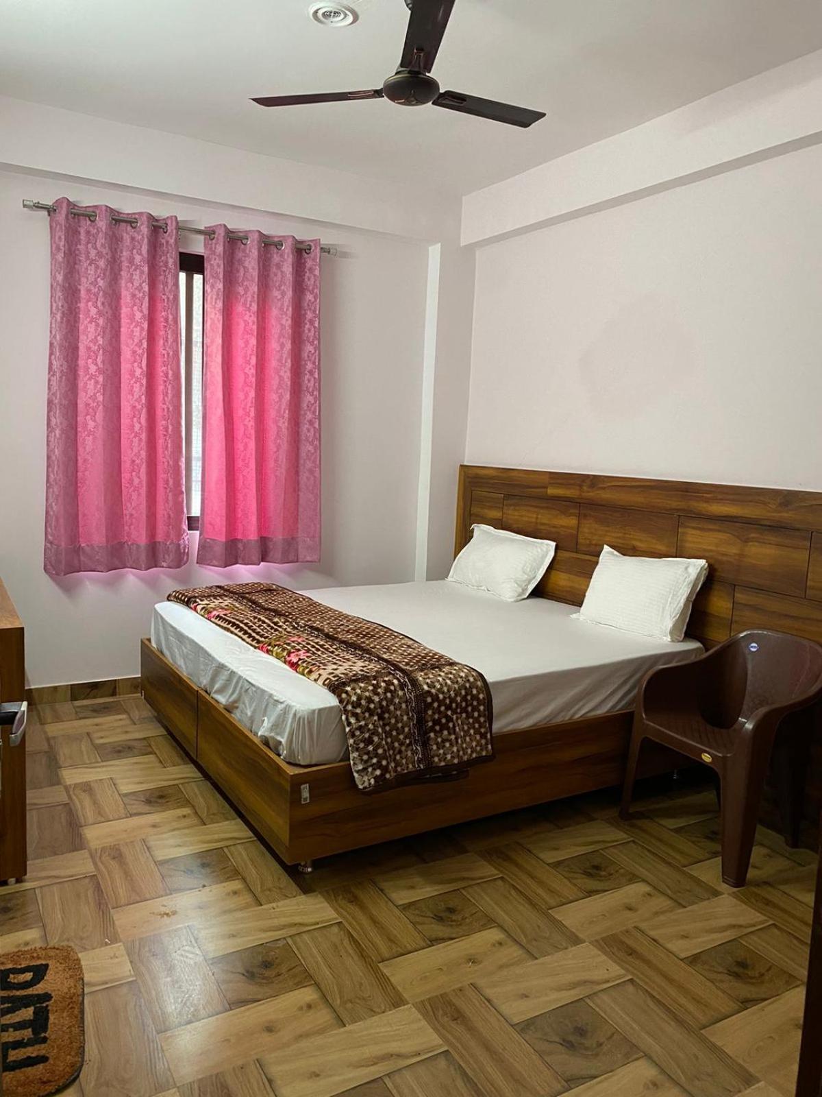 Crescent Moon Homestay Rishīkesh 外观 照片